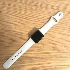 Apple Iwatch series 3 out of the box comes with a charger and white wristbands